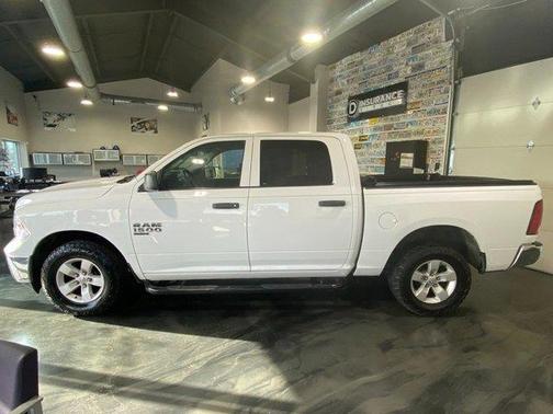 Bright White Clearcoat 2022 RAM 1500 Classic Tradesman