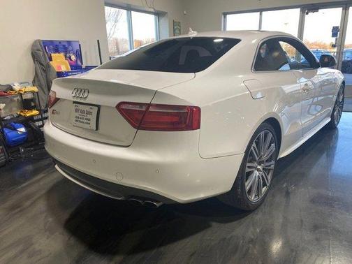 White 2009 Audi S5 4.2 quattro