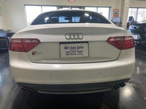 White 2009 Audi S5 4.2 quattro