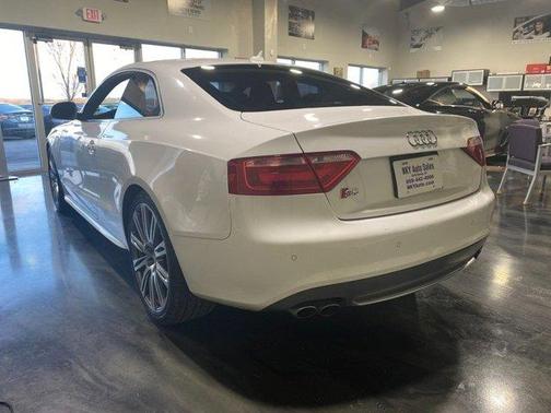 White 2009 Audi S5 4.2 quattro