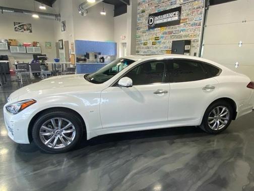 2019 INFINITI Q70 3.7X LUXE