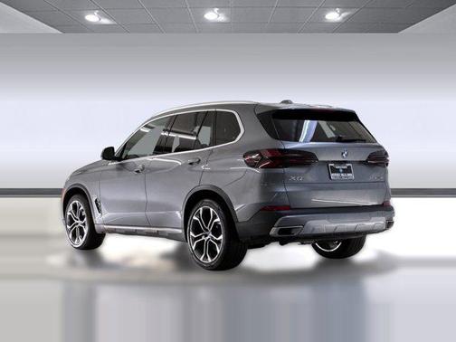 Skyscraper Grey Metallic 2026 BMW X5 sDrive40i
