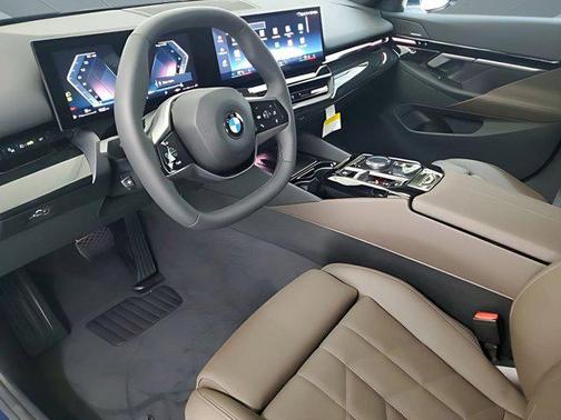 2025 BMW 530 530i