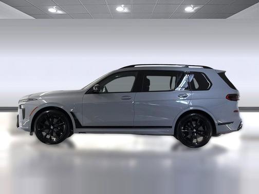 Brooklyn Grey Metallic 2027 BMW X7 M60i