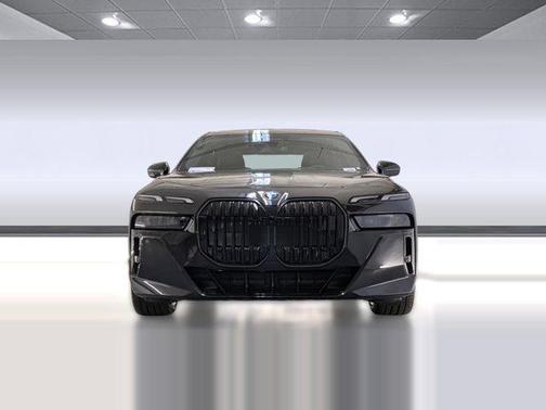 2026 BMW 740 740i