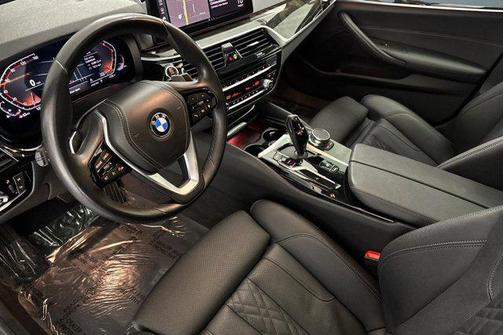 2022 BMW 530 i