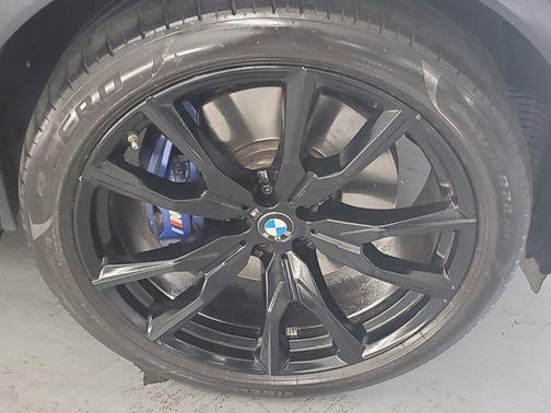 2023 BMW X7 M60i