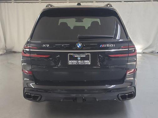 2023 BMW X7 M60i