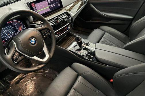 2022 BMW 530 i