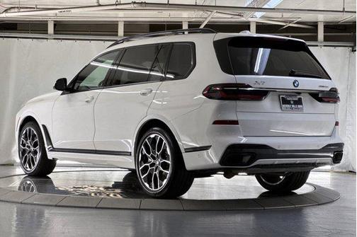 Alpine White 2023 BMW X7 xDrive40i