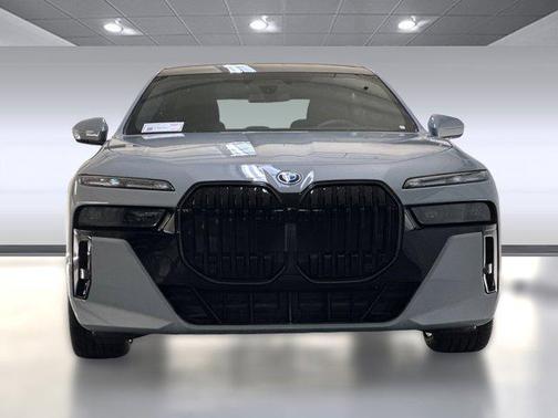 2026 BMW 750e i xDrive