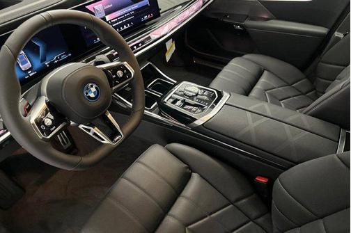 2026 BMW 750e i xDrive