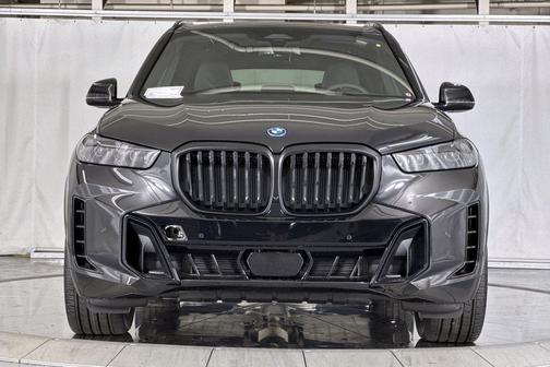 Black Sapphire Metallic 2026 BMW X5 PHEV xDrive50e
