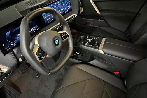 2026 BMW iX xDrive60