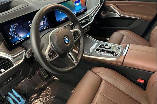 2025 BMW X5 M60i