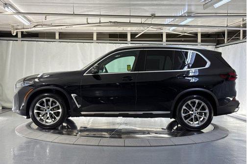Black Sapphire Metallic 2026 BMW X5 PHEV xDrive50e