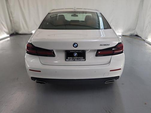 2022 BMW 530 i
