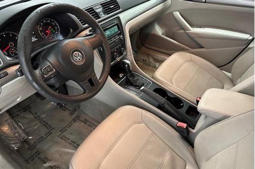 2013 Volkswagen Passat 2.5L Wolfsburg Edition