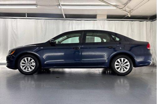 2013 Volkswagen Passat 2.5L Wolfsburg Edition
