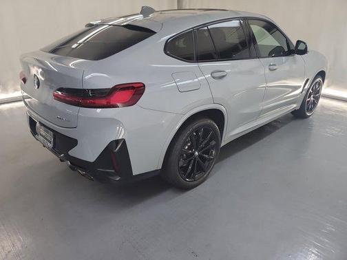 2023 BMW X4 xDrive30i