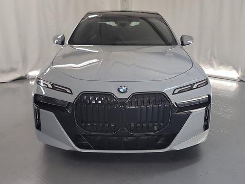 2025 BMW 740 i