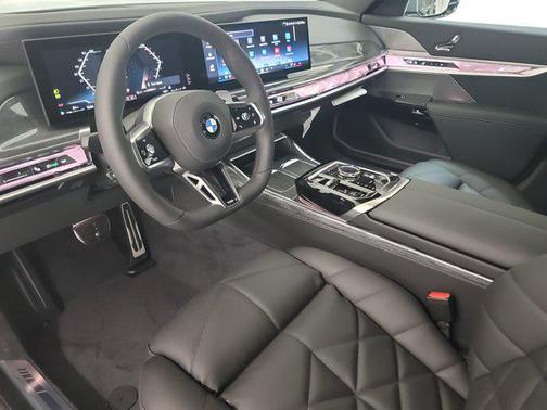 2025 BMW 740 i