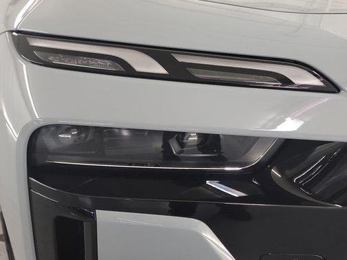2025 BMW 740 i