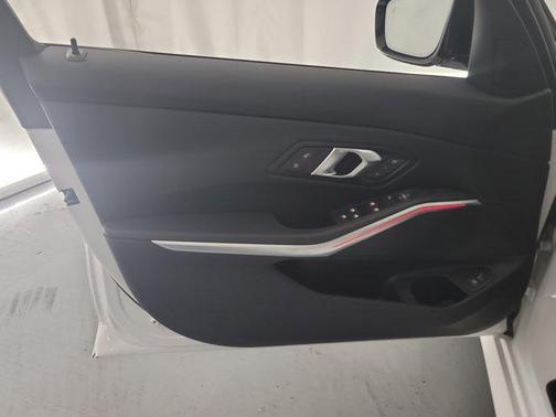 2025 BMW 330 i