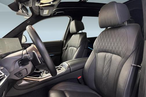 Dravit Grey Metallic 2024 BMW X7 M60i