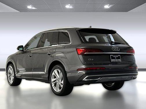 2021 Audi Q7 45 Premium Plus