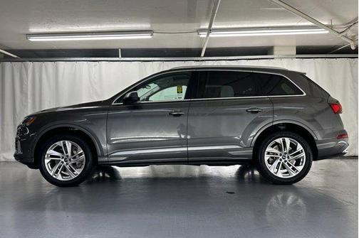 2021 Audi Q7 45 Premium Plus