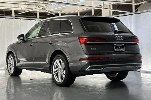 2021 Audi Q7 45 Premium Plus