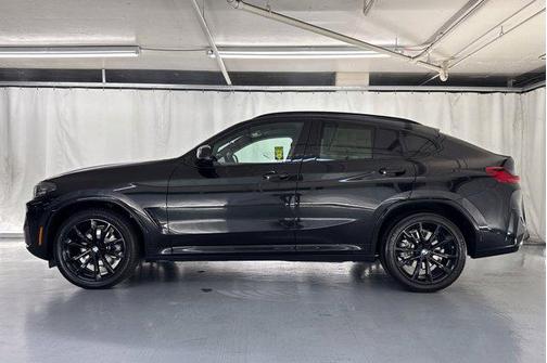 2025 BMW X4 xDrive30i
