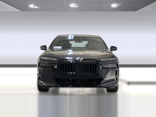 2023 BMW 740 i