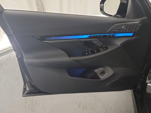 2025 BMW i5 M60