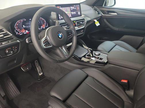 2025 BMW X4 xDrive30i
