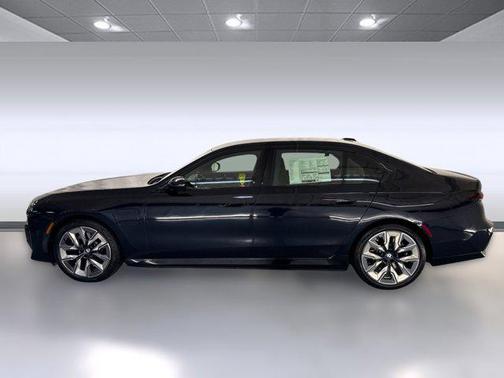2025 BMW 750e i xDrive