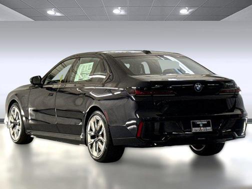 2025 BMW 750e i xDrive