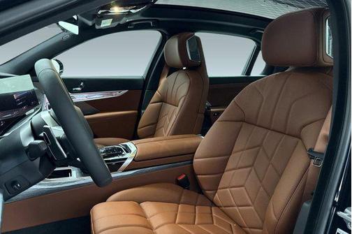 2025 BMW 750e i xDrive