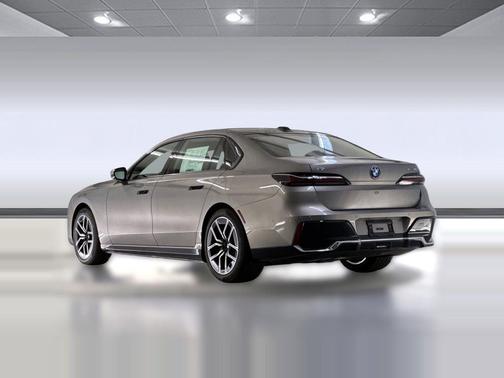 Oxide Grey Metallic 2026 BMW i7 eDrive50