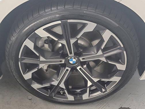 2025 BMW 330 i