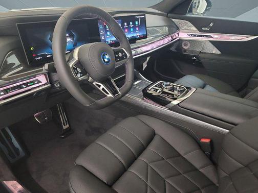 2025 BMW i7 M70