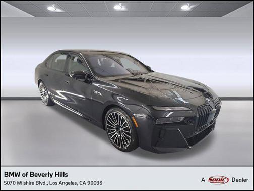 2025 BMW i7 M70