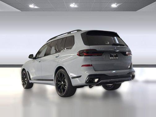 Brooklyn Grey Metallic 2026 BMW X7 xDrive40i