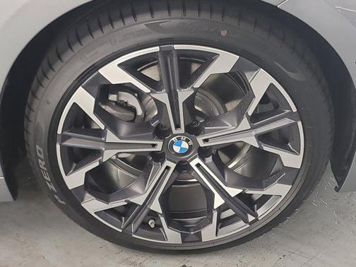2025 BMW 230 i