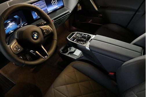 2026 BMW iX xDrive60