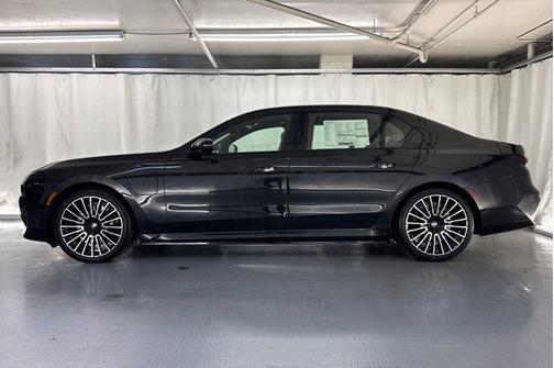 2026 BMW 750e i xDrive