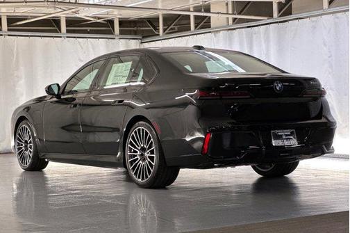 2026 BMW 750e i xDrive