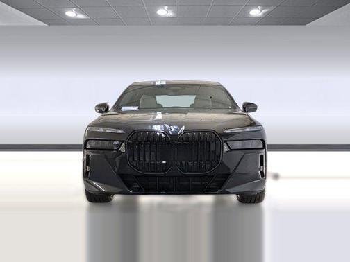 2026 BMW 750e i xDrive