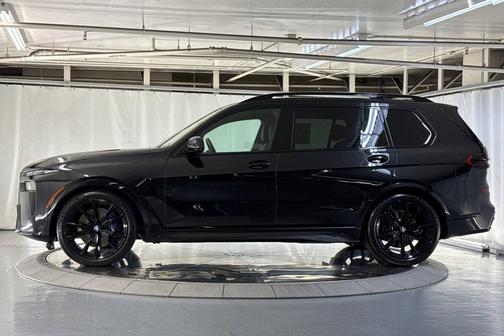 Black Sapphire Metallic 2024 BMW X7 xDrive40i